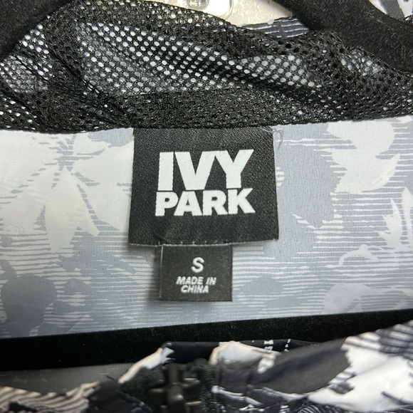 Ivy Park Floral Hooded Pullover Anorak Jacket Black White Small - Picture 4 of 6